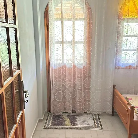 Ada Villa *