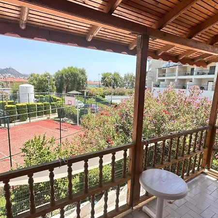 Ada Villa *