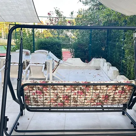 Ada Özdere